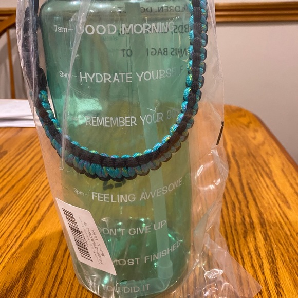 NEW Half Gallon/64 oz Water Jug - Picture 4 of 9